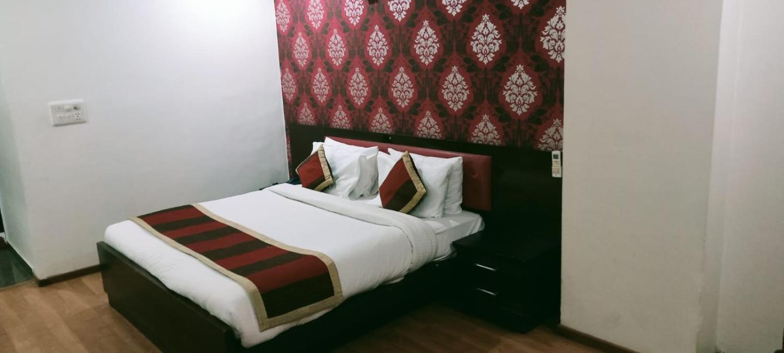 Hotel Palazzo Di Lara กาเซียบัด ภายนอก รูปภาพ