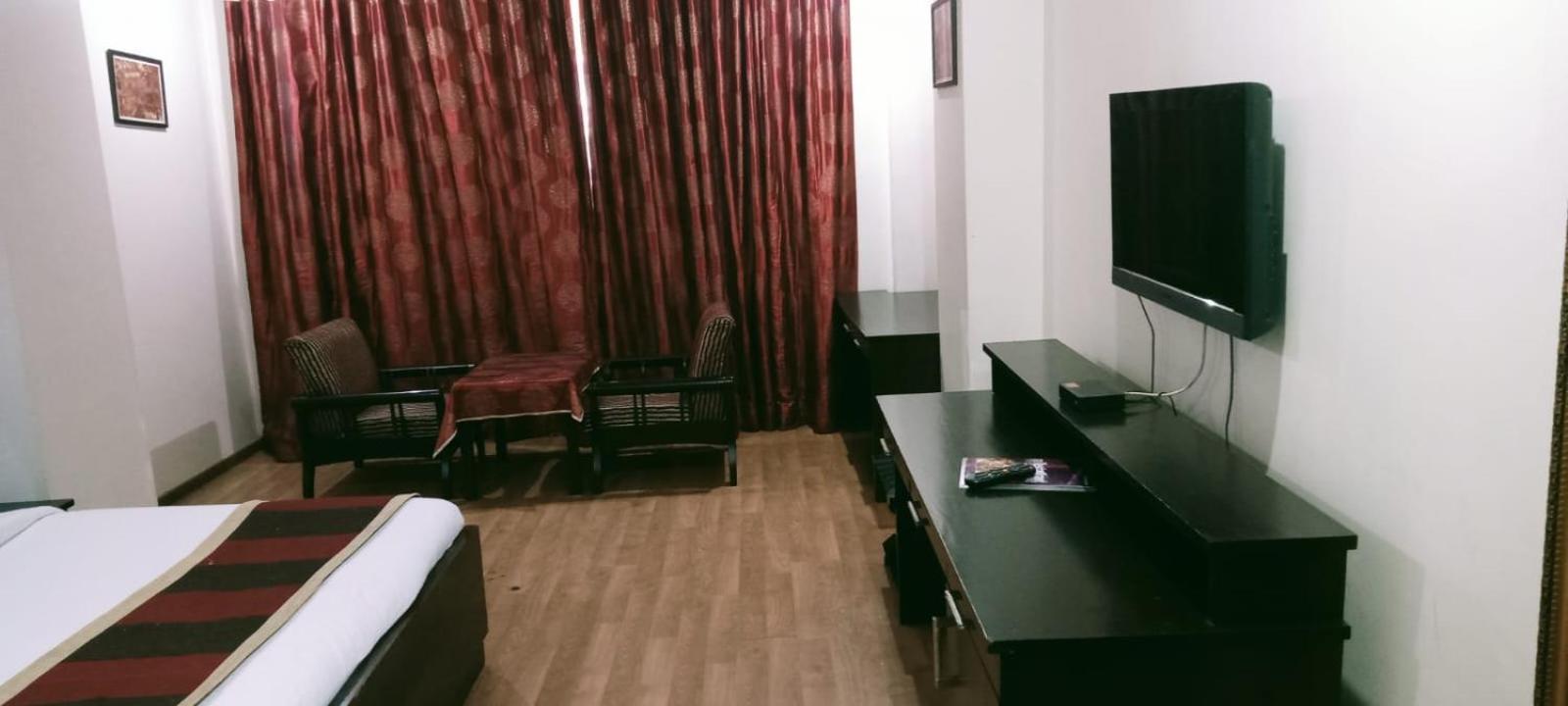 Hotel Palazzo Di Lara กาเซียบัด ภายนอก รูปภาพ