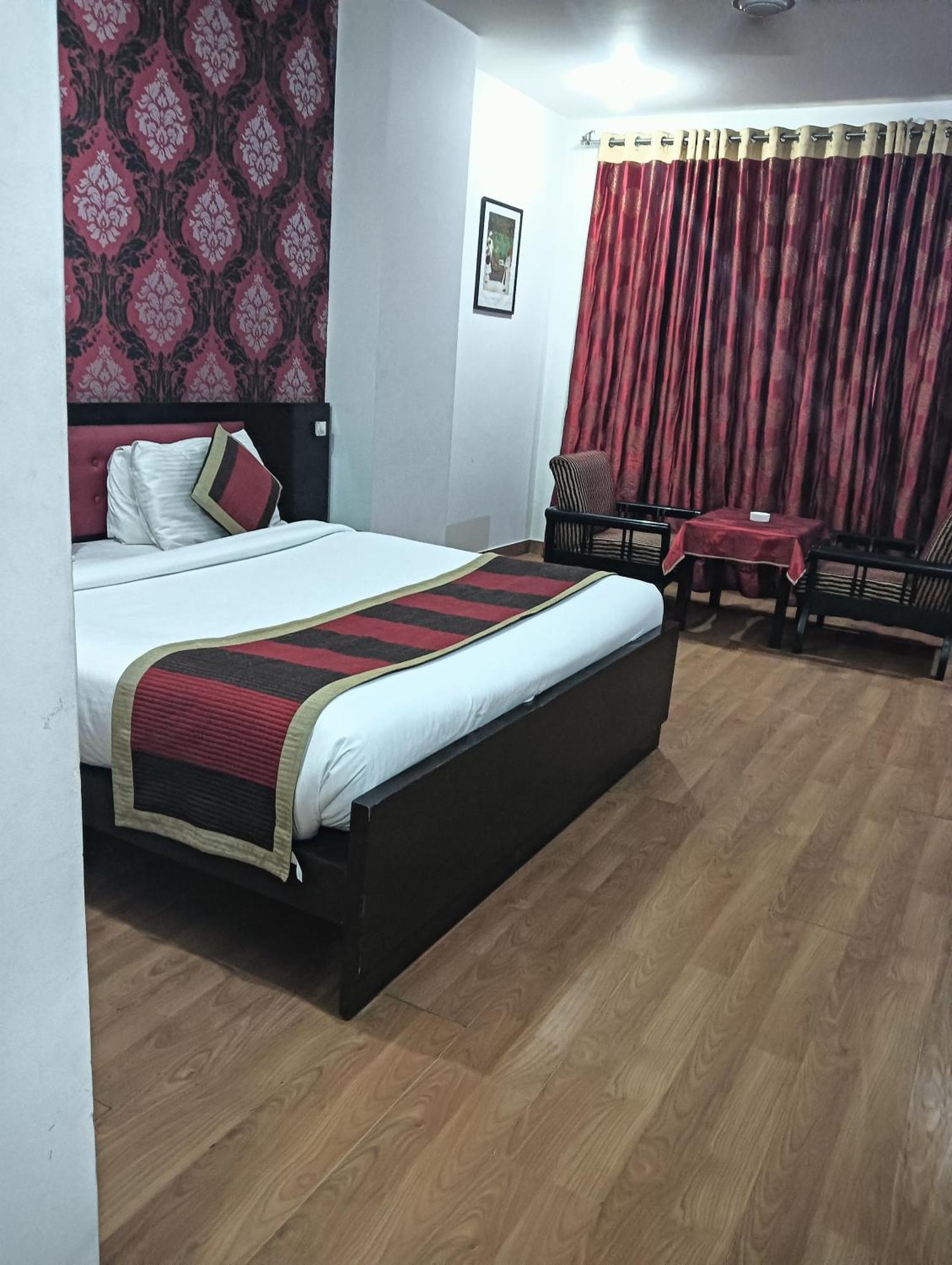 Hotel Palazzo Di Lara กาเซียบัด ภายนอก รูปภาพ