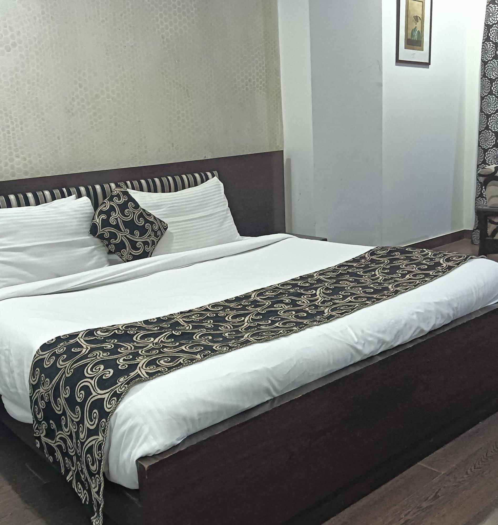 Hotel Palazzo Di Lara กาเซียบัด ภายนอก รูปภาพ
