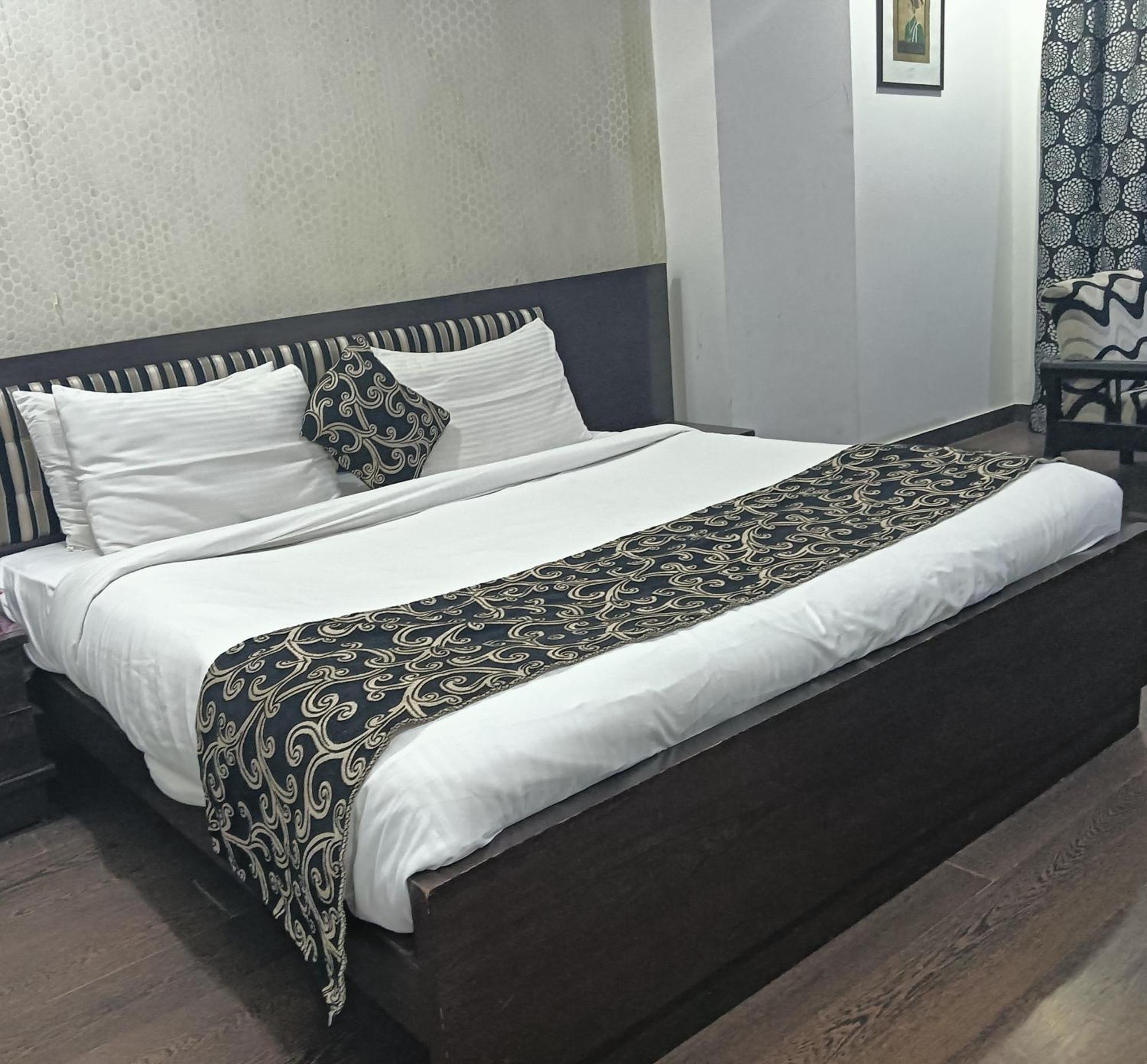 Hotel Palazzo Di Lara กาเซียบัด ภายนอก รูปภาพ