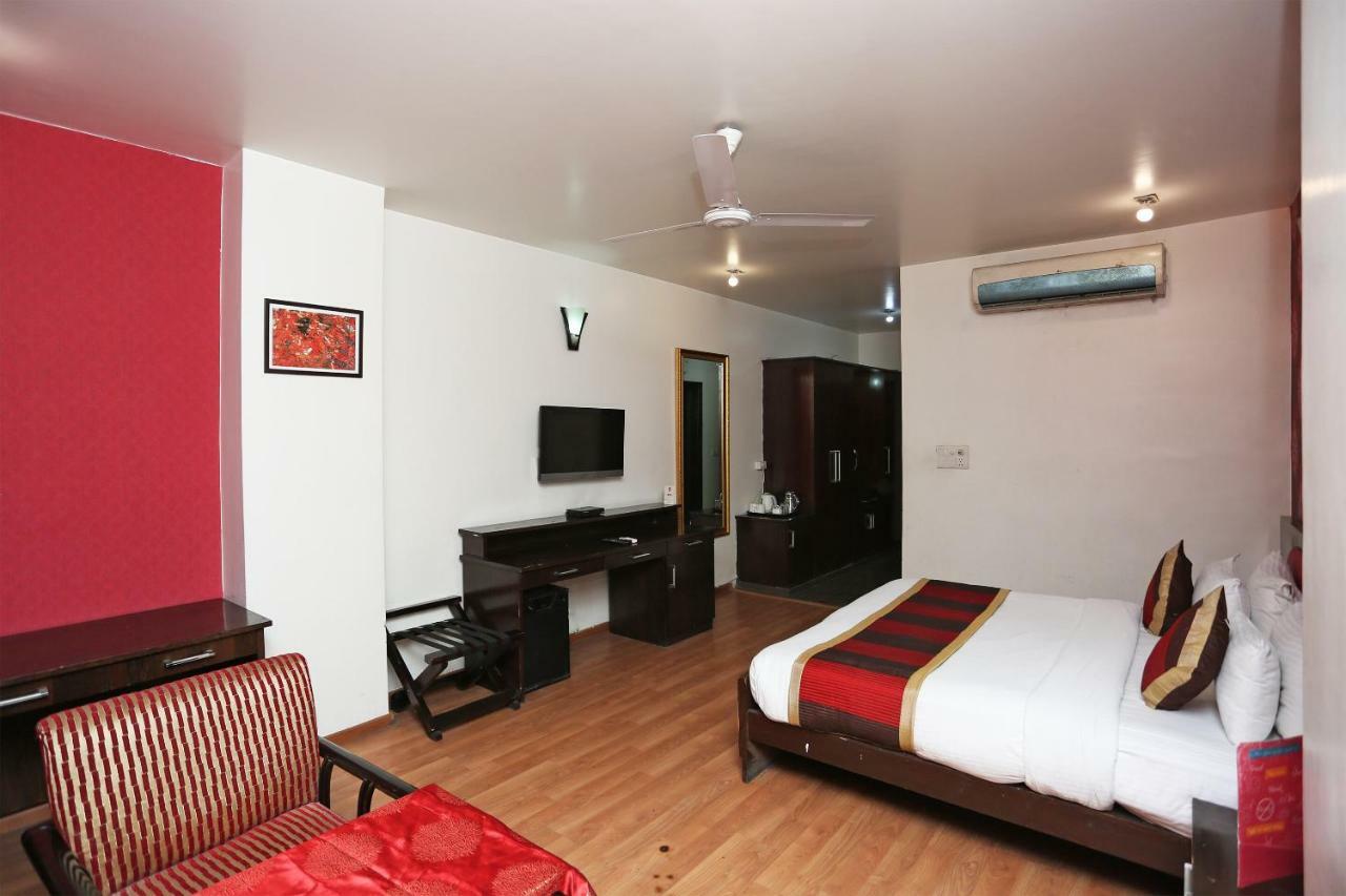 Hotel Palazzo Di Lara กาเซียบัด ภายนอก รูปภาพ
